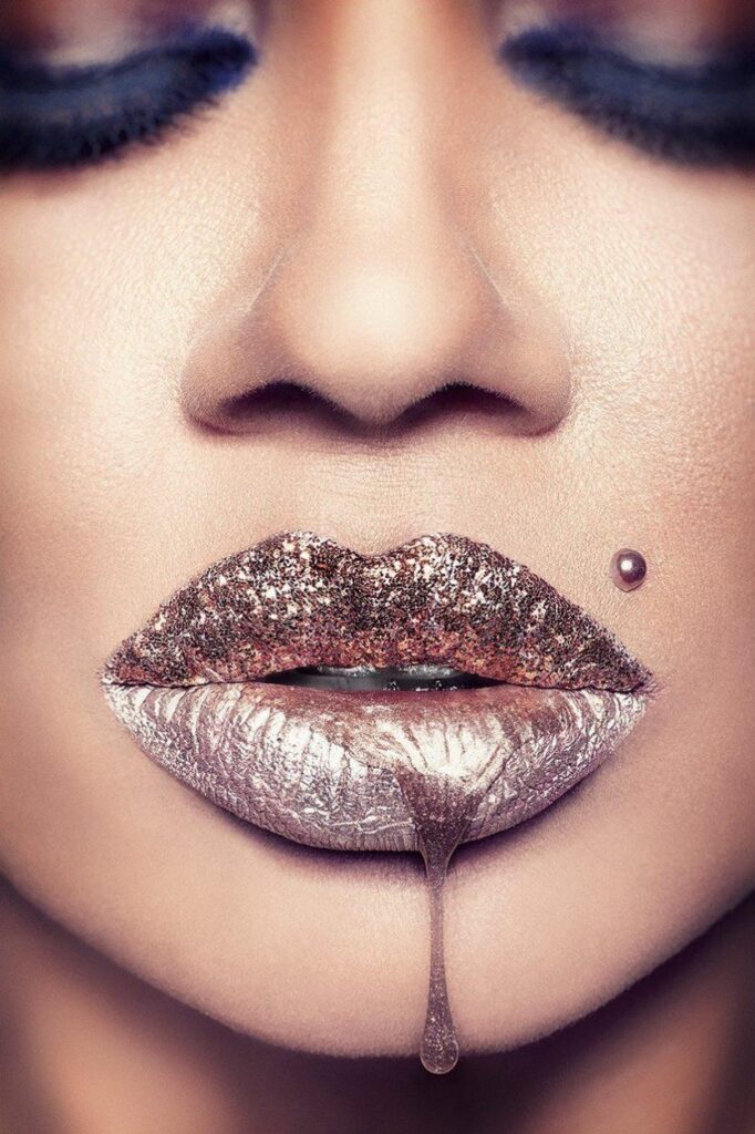 Sexy wall art van lips