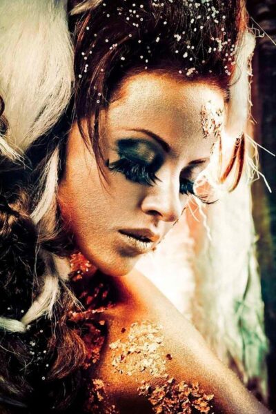 Wanddecoratie van vrouw in goud