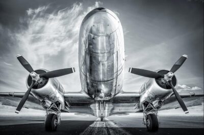 Zwart wit fotokunst van een vliegtuig